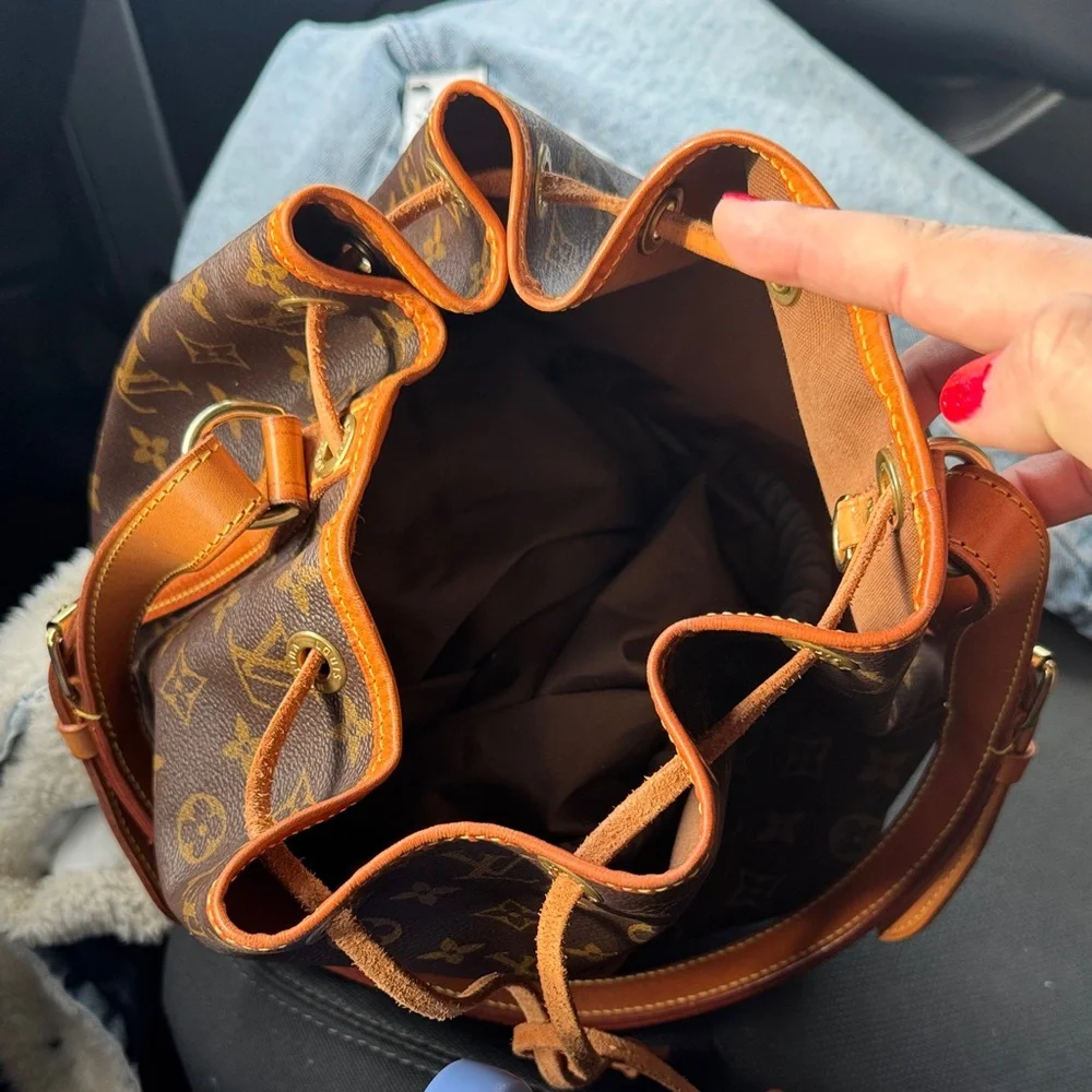Louis Vuitton Noe Monogram Bucket Bag MM - Picture 5 of 8